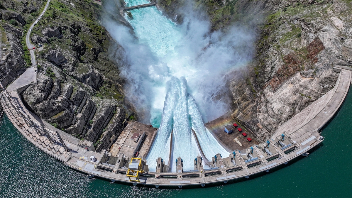 Türkiye’nin elektrik kurulu gücü 127 bin 355 megavata ulaştı Türkiye’nin elektrik kurulu gücü 127 bin 355 megavata ulaştı