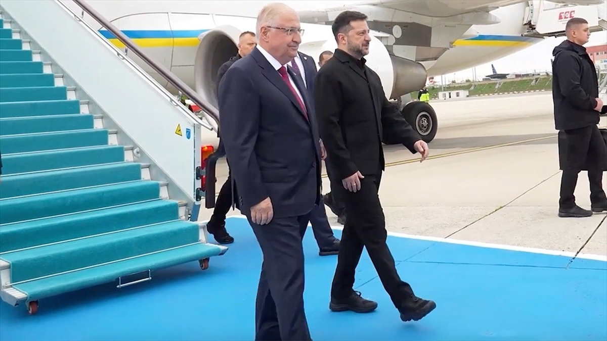 Ukrayna Devlet Başkanı Zelenskiy İstanbul’a geldi