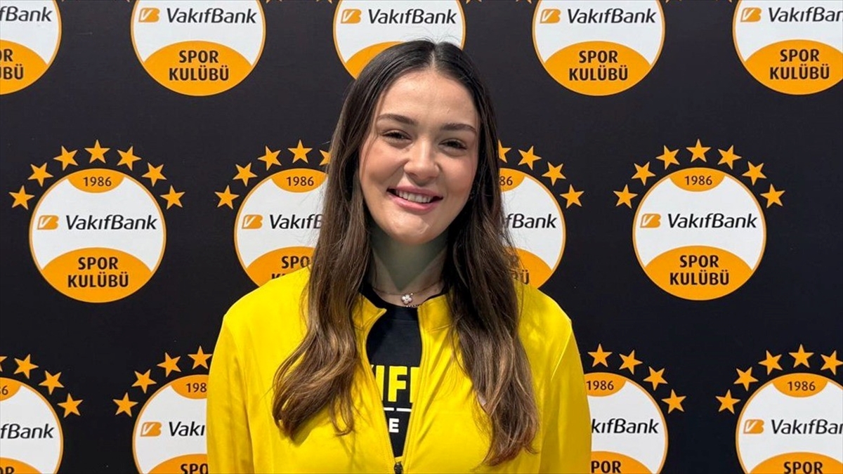 VakıfBank Voleybol Takımı’nın kaptanı Zehra Güneş, yeni sezonda bütün kupalara talip VakıfBank Voleybol Takımı’nın kaptanı Zehra Güneş, yeni sezonda bütün kupalara talip