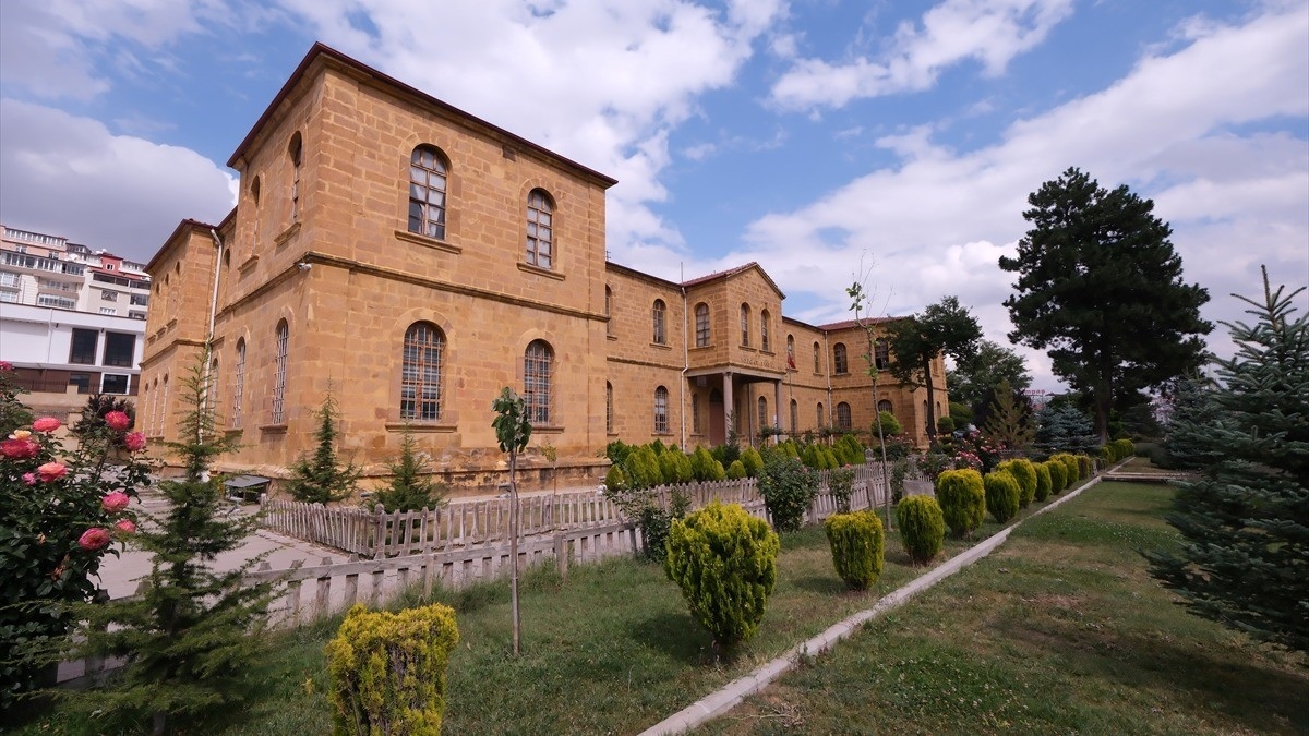 Yozgat Lisesinin geçmişten bugüne uzanan eğitim yolculuğu