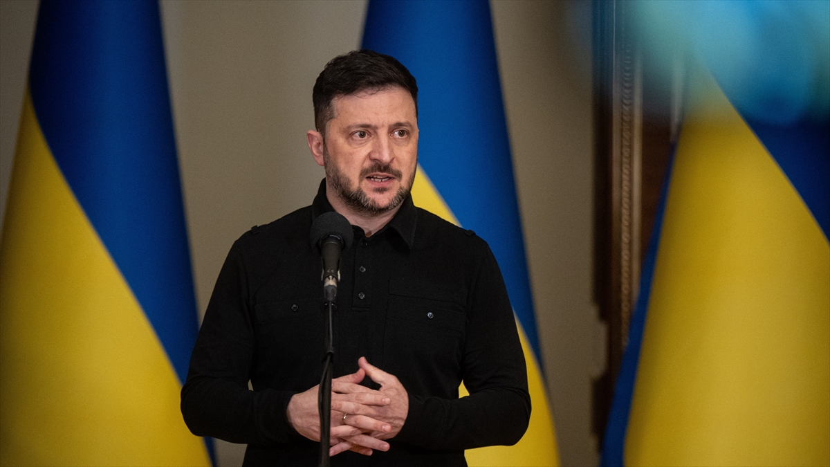 Zelenskiy: Ukrayna, ABD ve Rusya’nın katılımıyla üçlü bir toplantı yapılması konusunda anlaştık Zelenskiy: Ukrayna, ABD ve Rusya’nın katılımıyla üçlü bir toplantı yapılması konusunda anlaştık
